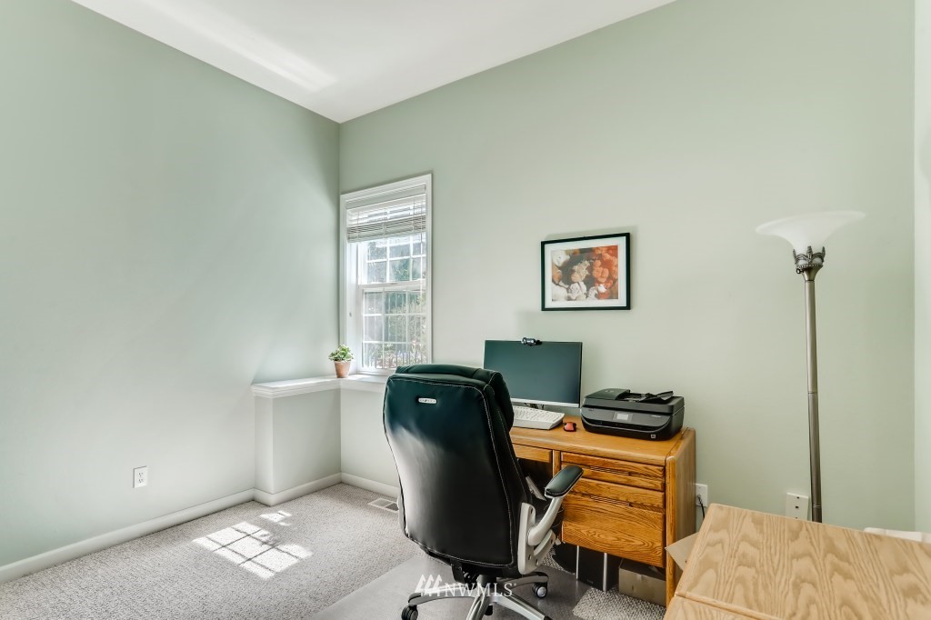 5729 148th Street Southwest Edmonds, WA 98026 - Photo 15 of 30 Gallery Image 15