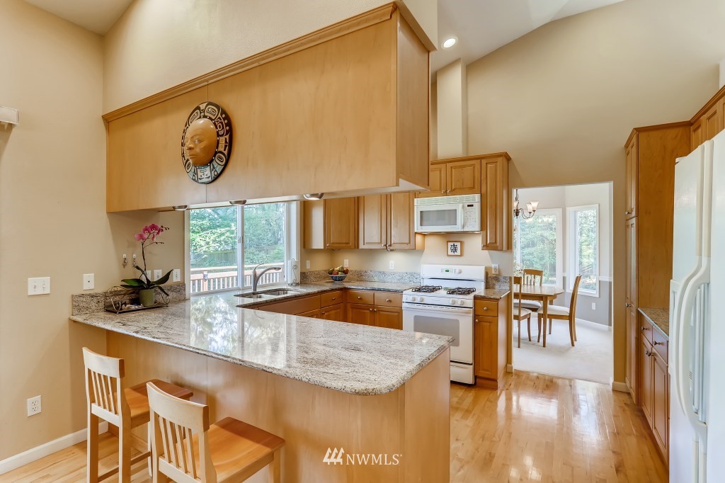 5729 148th Street Southwest Edmonds, WA 98026 - Photo 8 of 30 Gallery Image 8