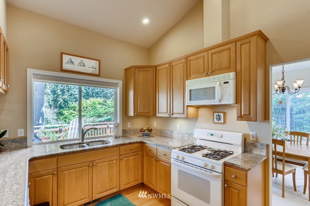 5729 148th Street Southwest Edmonds, WA 98026 - Photo 9 of 30 Gallery Image 9