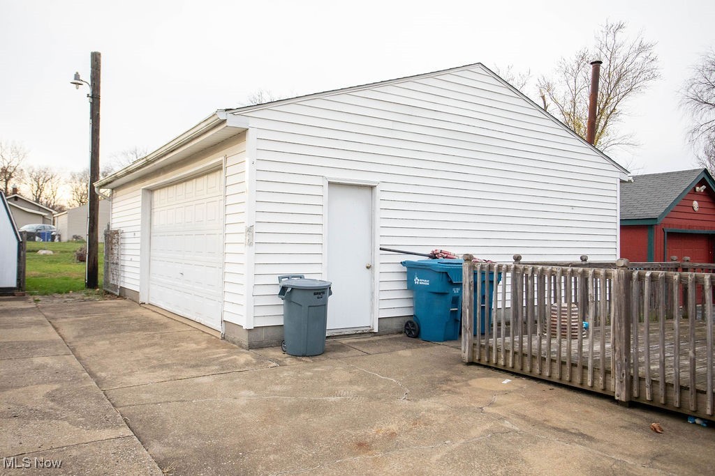 125 Ridgeway Street Struthers, OH 44471 - Photo 20 of 24 View of garage