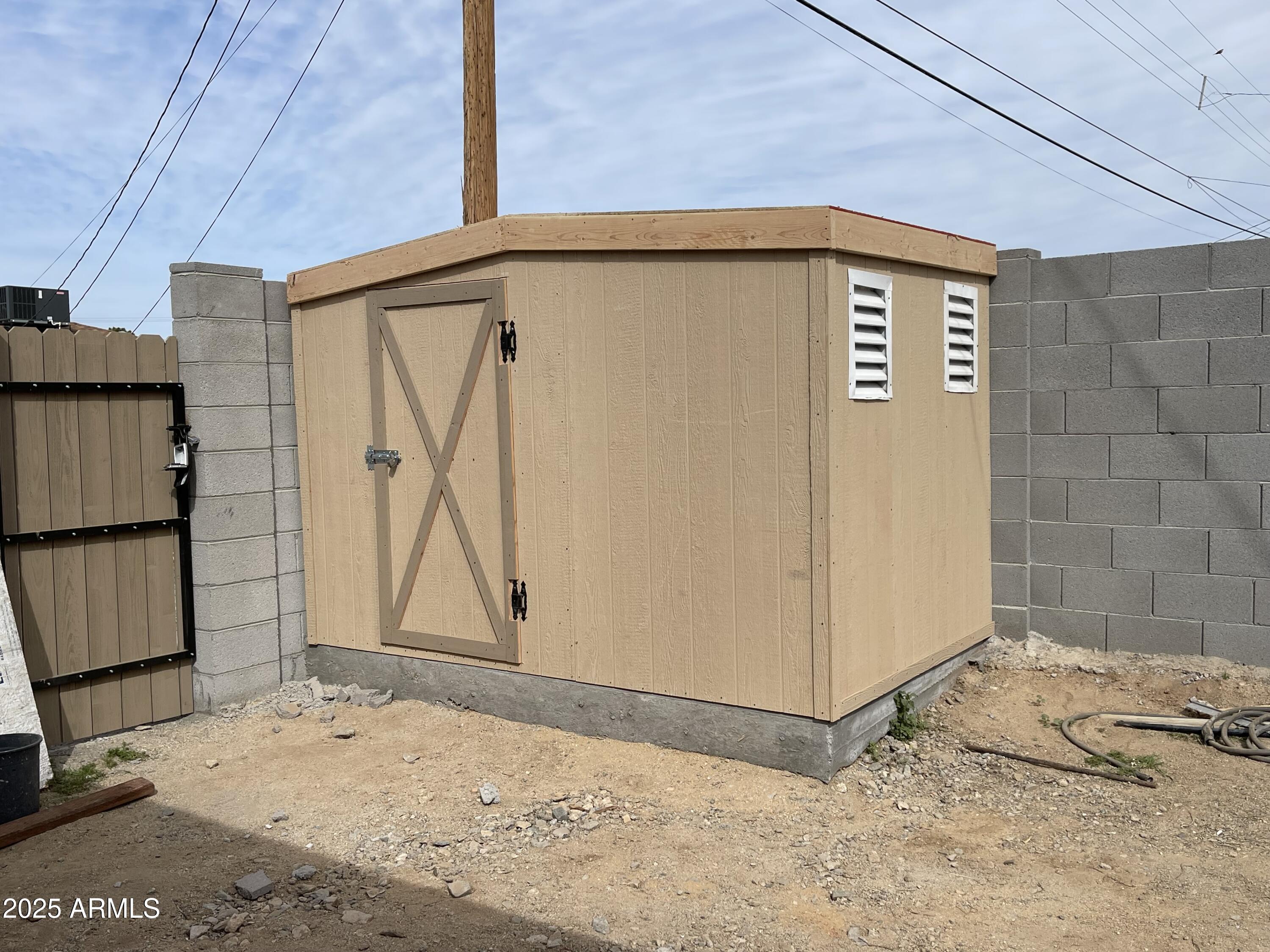 520 West McNeil Street Phoenix, AZ 85041 - Photo 9 of 18 a view of a wooden door