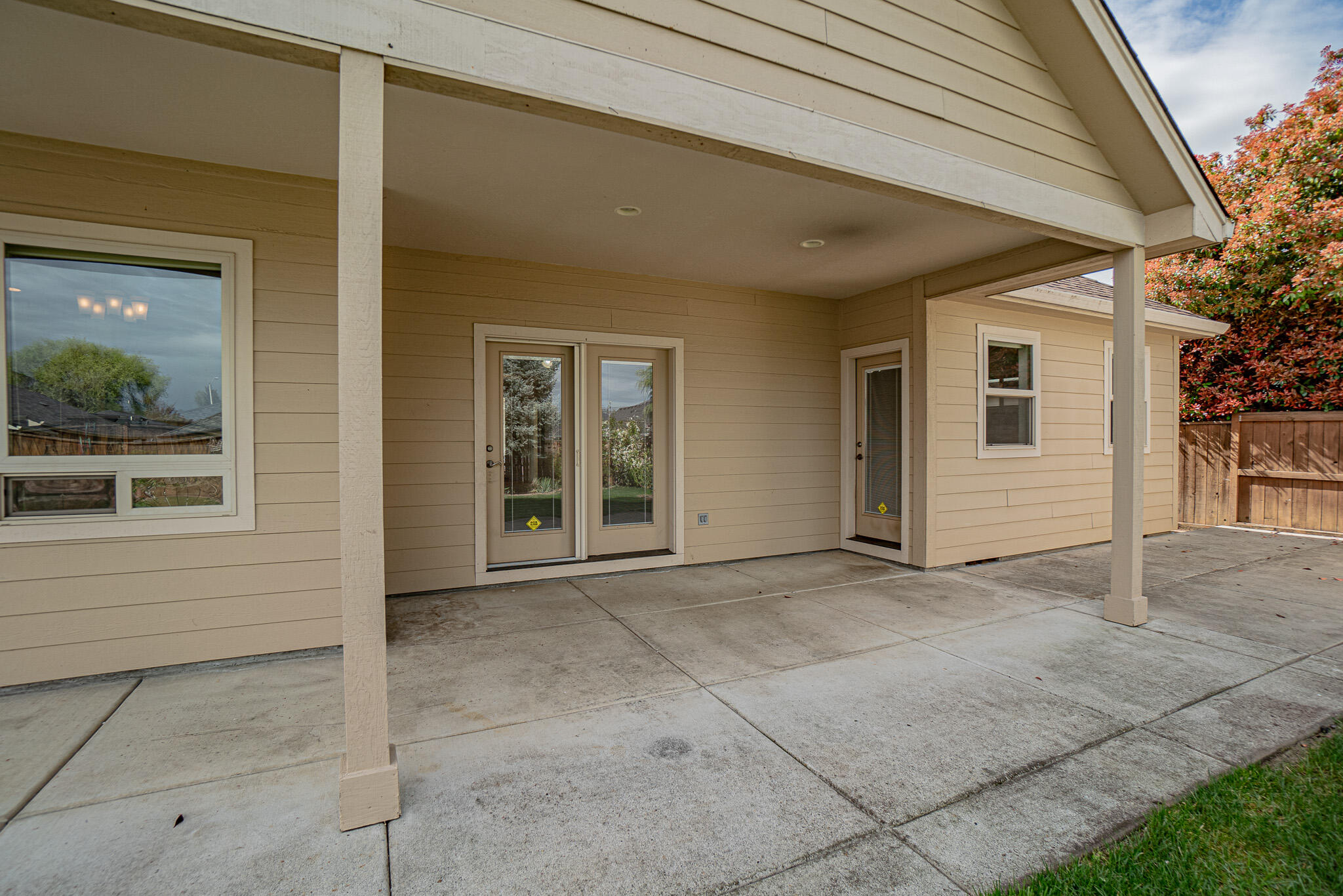 995 Pumpkin Ridge Eagle Point, OR 97524 - Photo 5 of 35 DSC01690-HDR