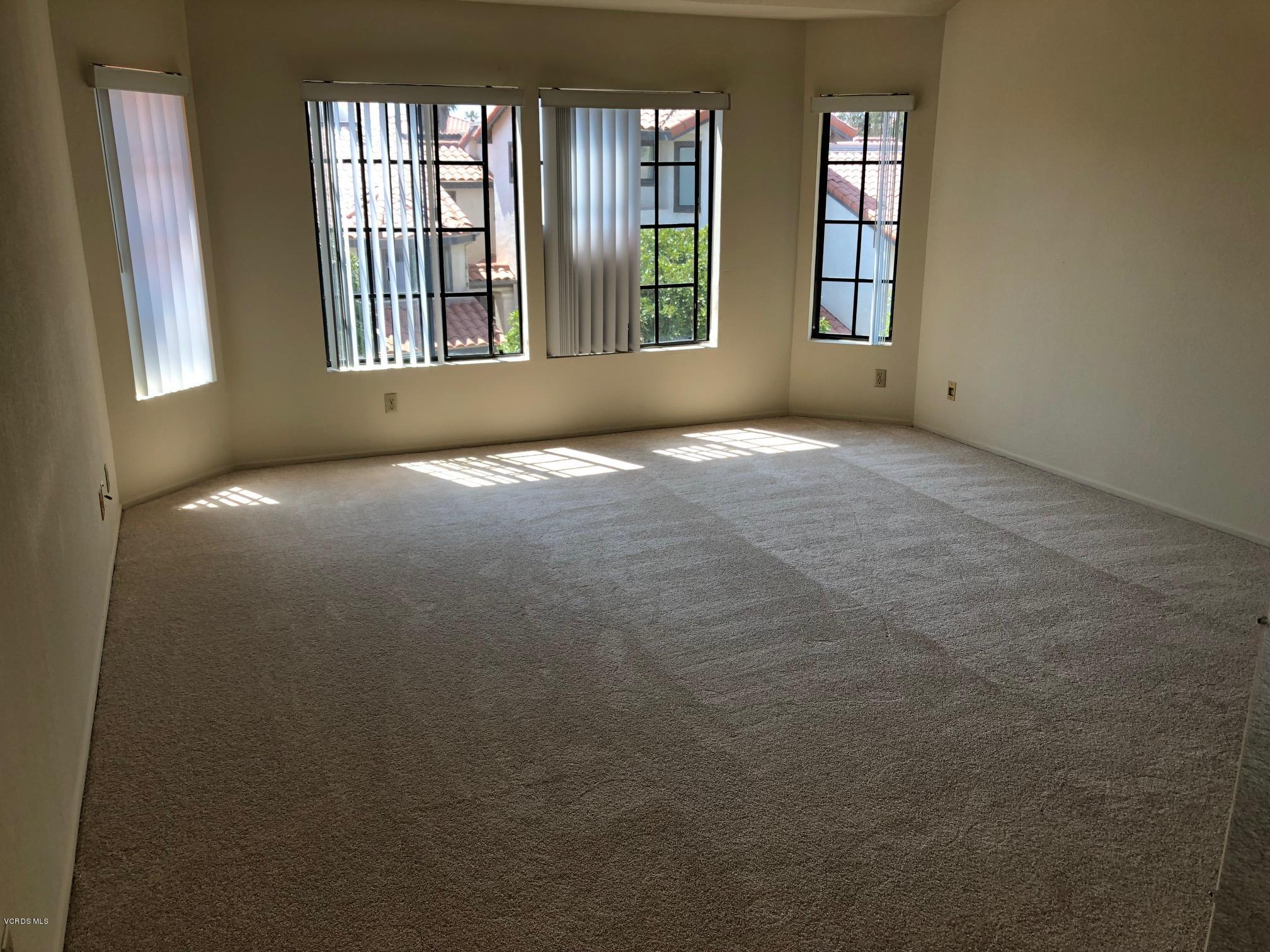 2202 Vina Del Mar Oxnard, CA 93035 - Photo 13 of 22 master bedroom