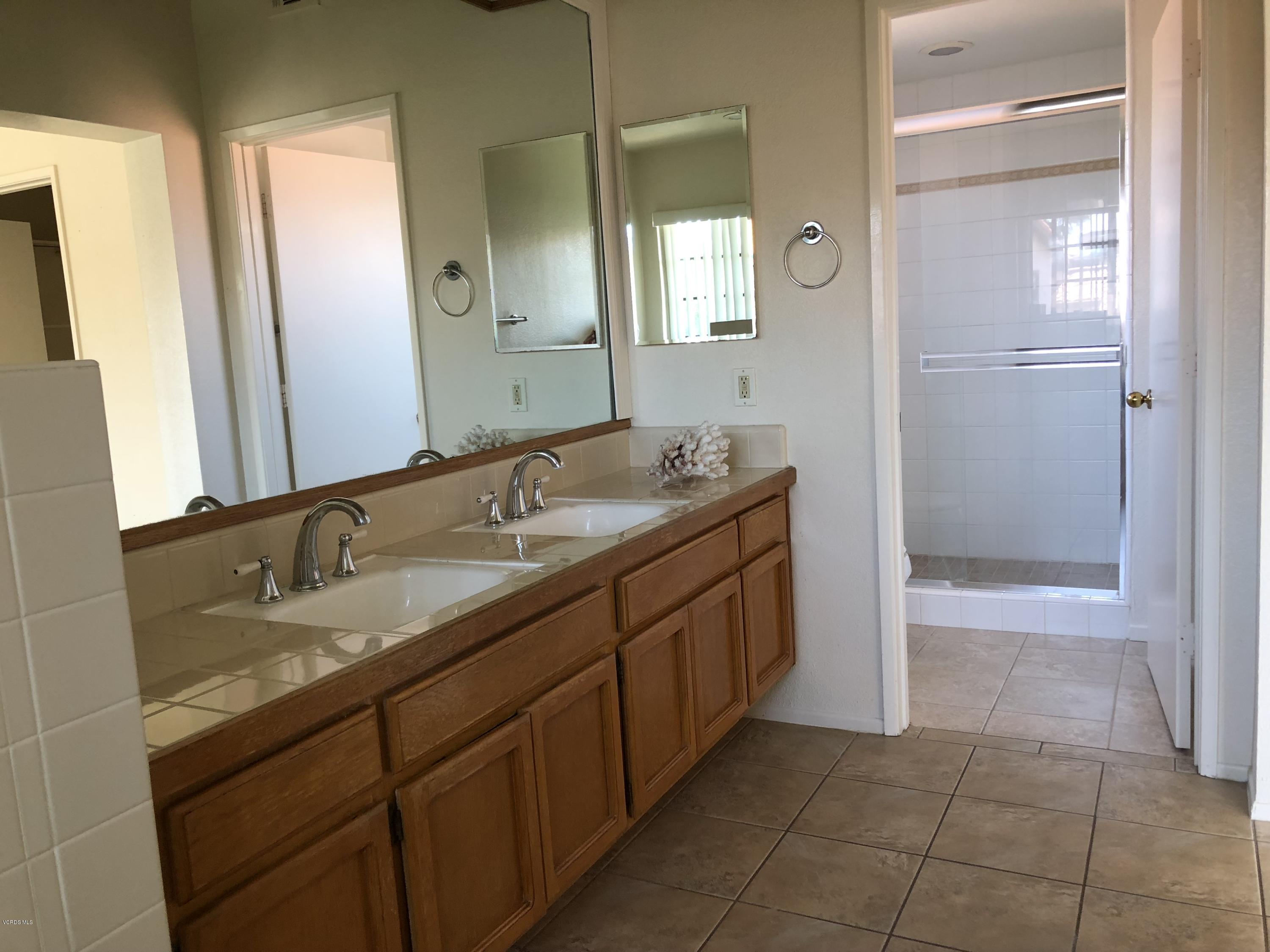 2202 Vina Del Mar Oxnard, CA 93035 - Photo 14 of 22 master bath