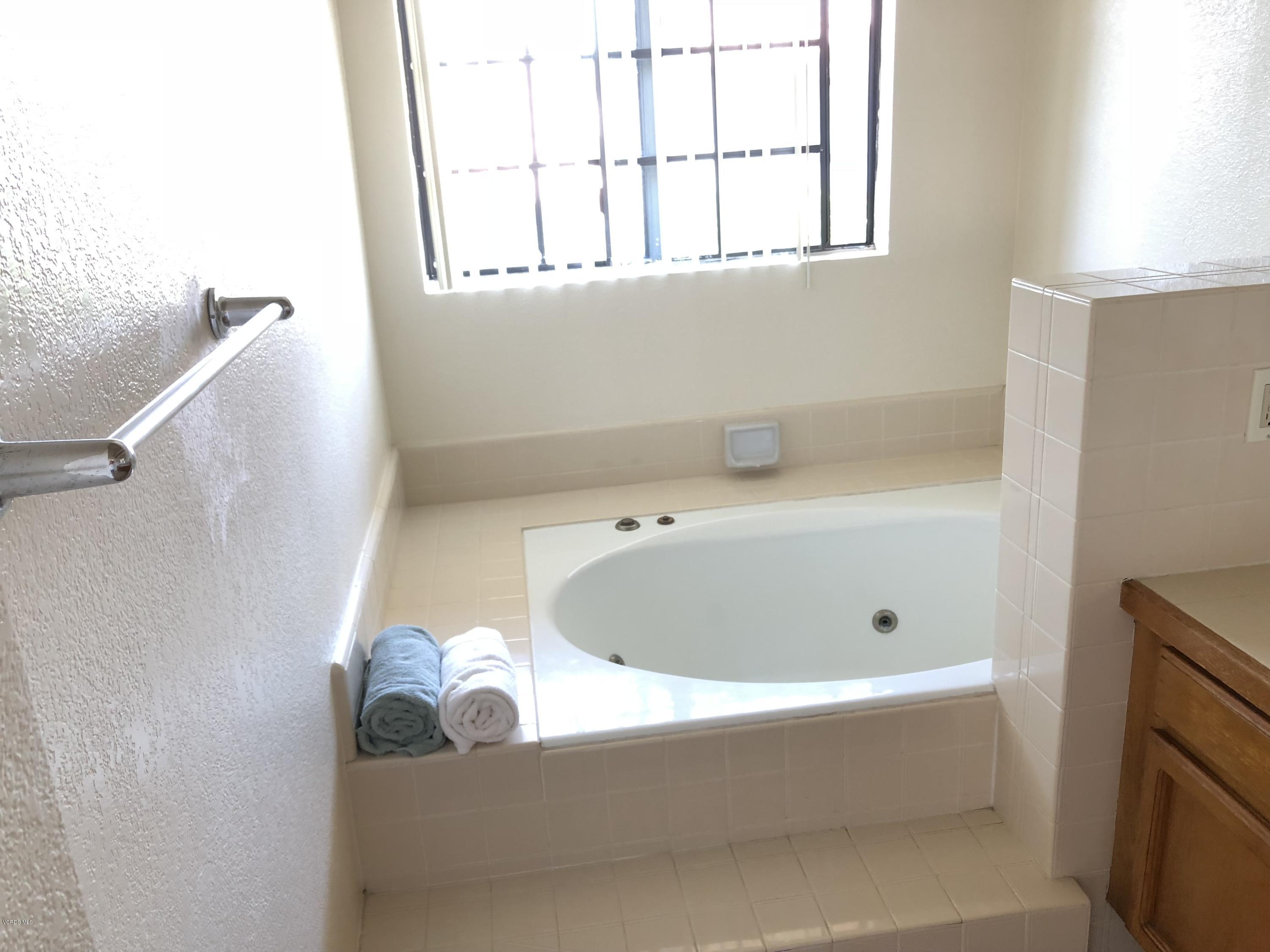 2202 Vina Del Mar Oxnard, CA 93035 - Photo 15 of 22 jetted tub