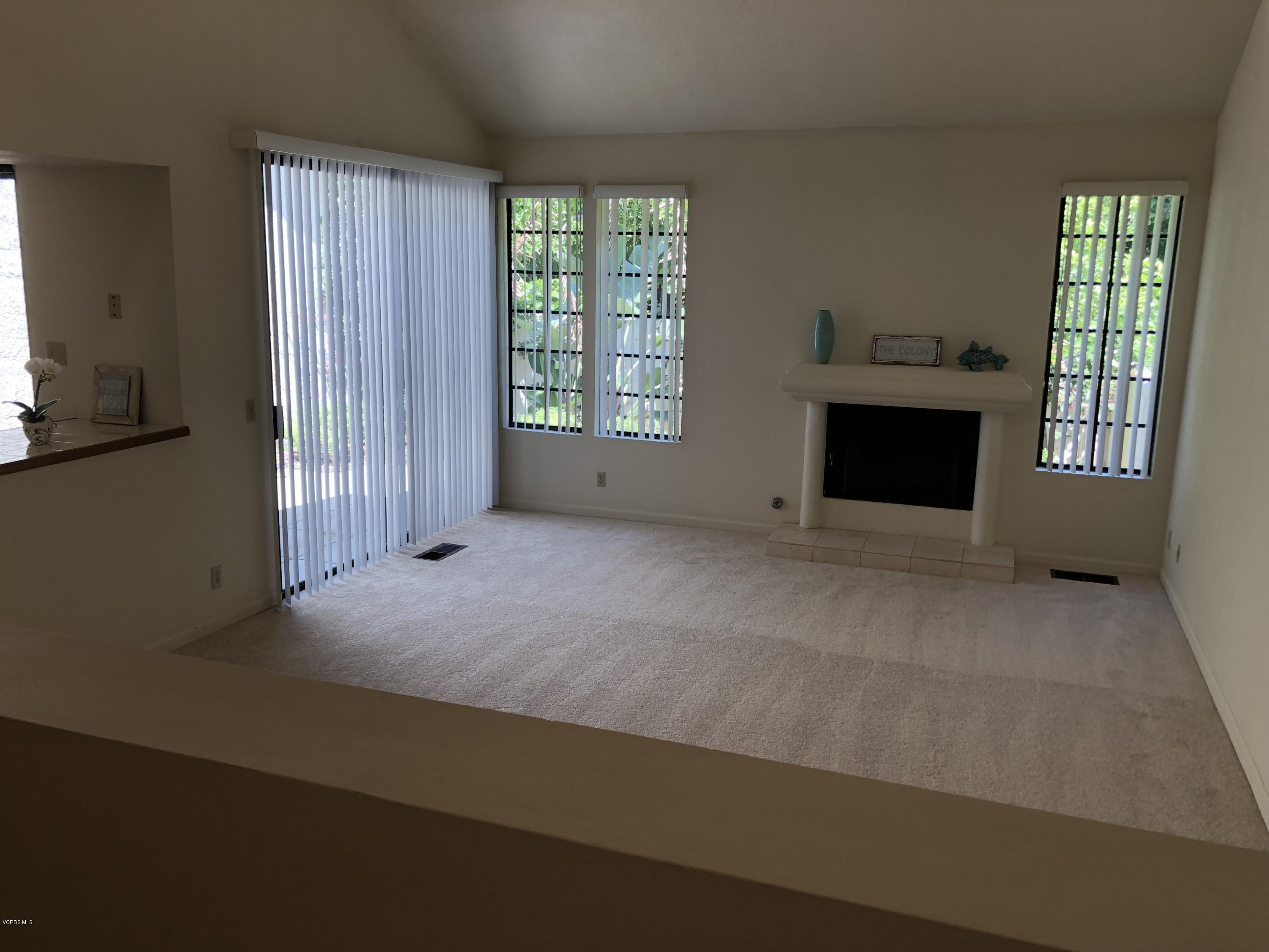 2202 Vina Del Mar Oxnard, CA 93035 - Photo 7 of 22 liv room