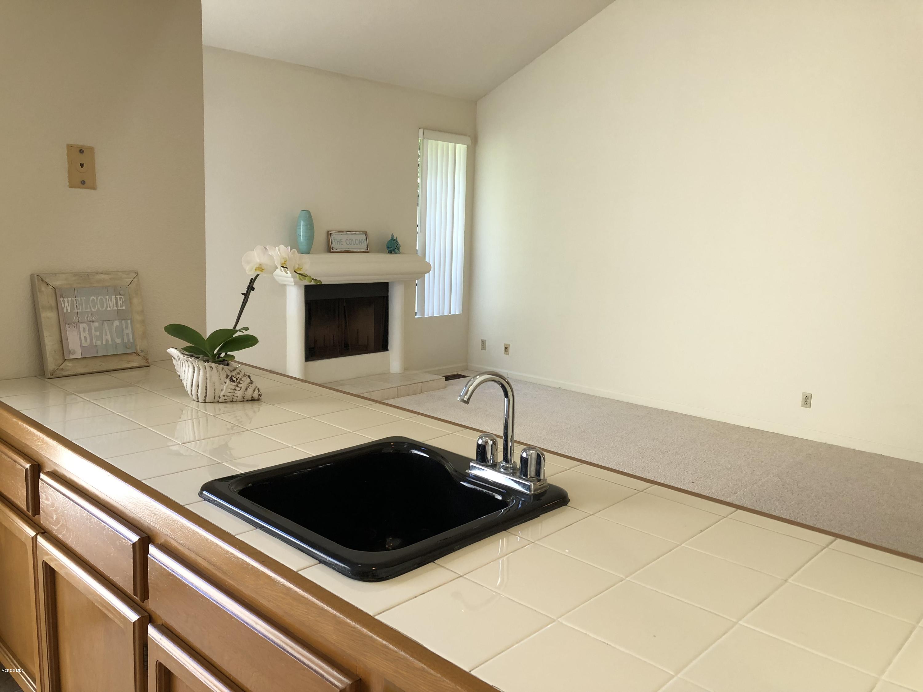 2202 Vina Del Mar Oxnard, CA 93035 - Photo 8 of 22 kit liv room