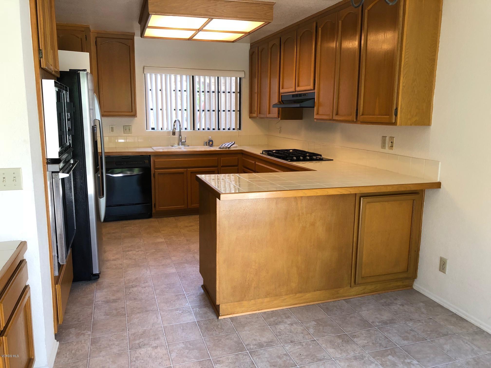 2202 Vina Del Mar Oxnard, CA 93035 - Photo 9 of 22 kitchen
