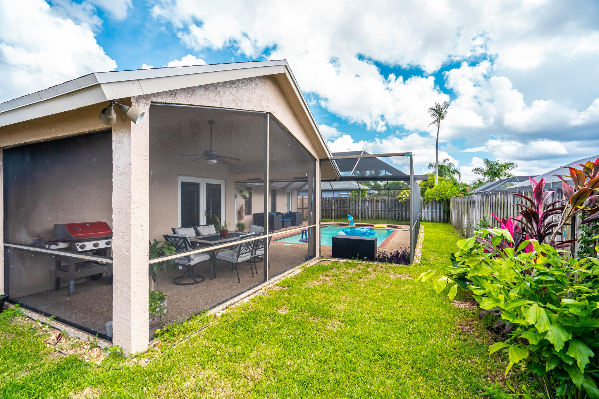 10134 182nd Lane South Boca Raton, FL 33498 - Photo 33 of 36 Side Yard