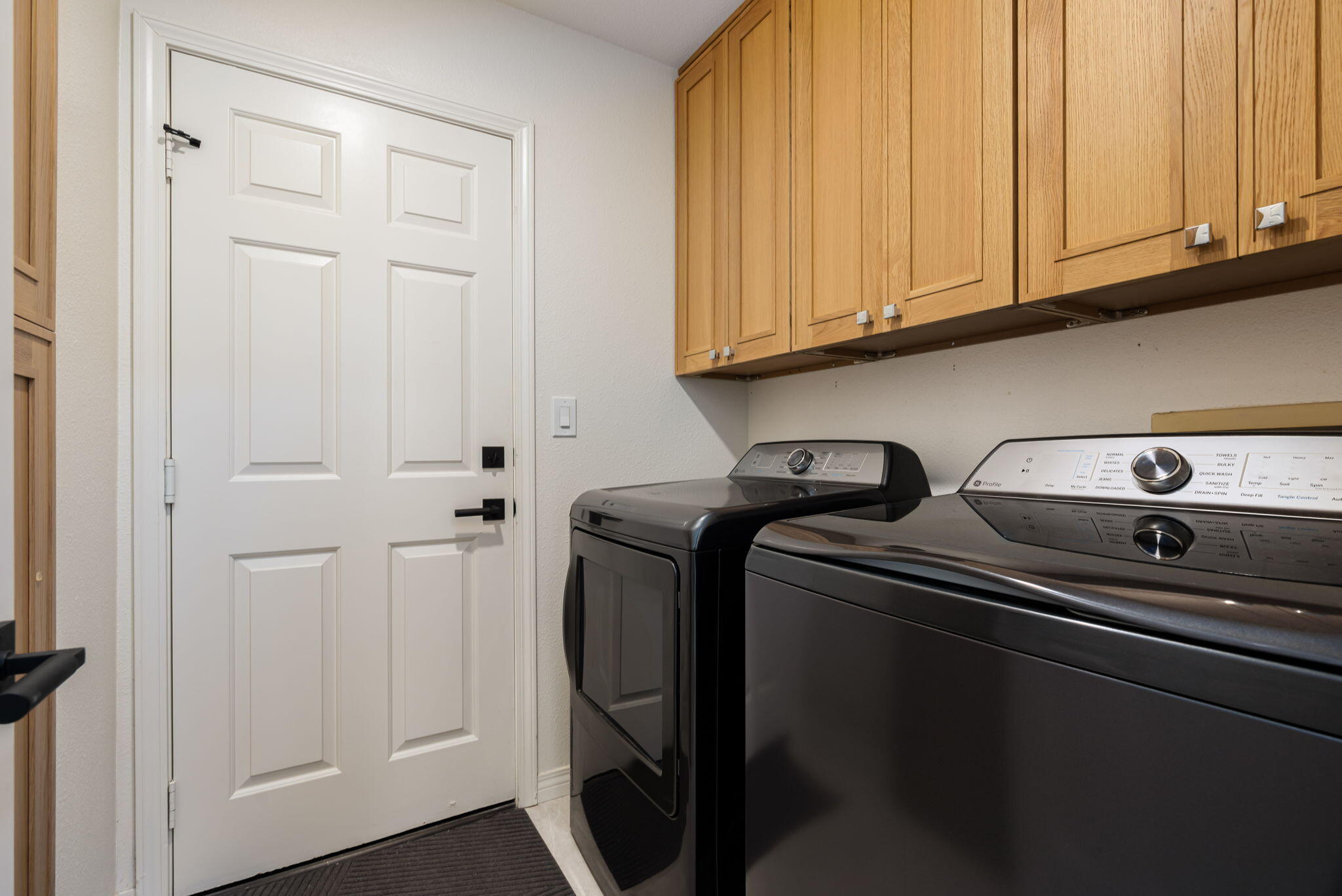 8 Park Mirage Lane Rancho Mirage, CA 92270 - Photo 51 of 51 a utility room with dryer and washer