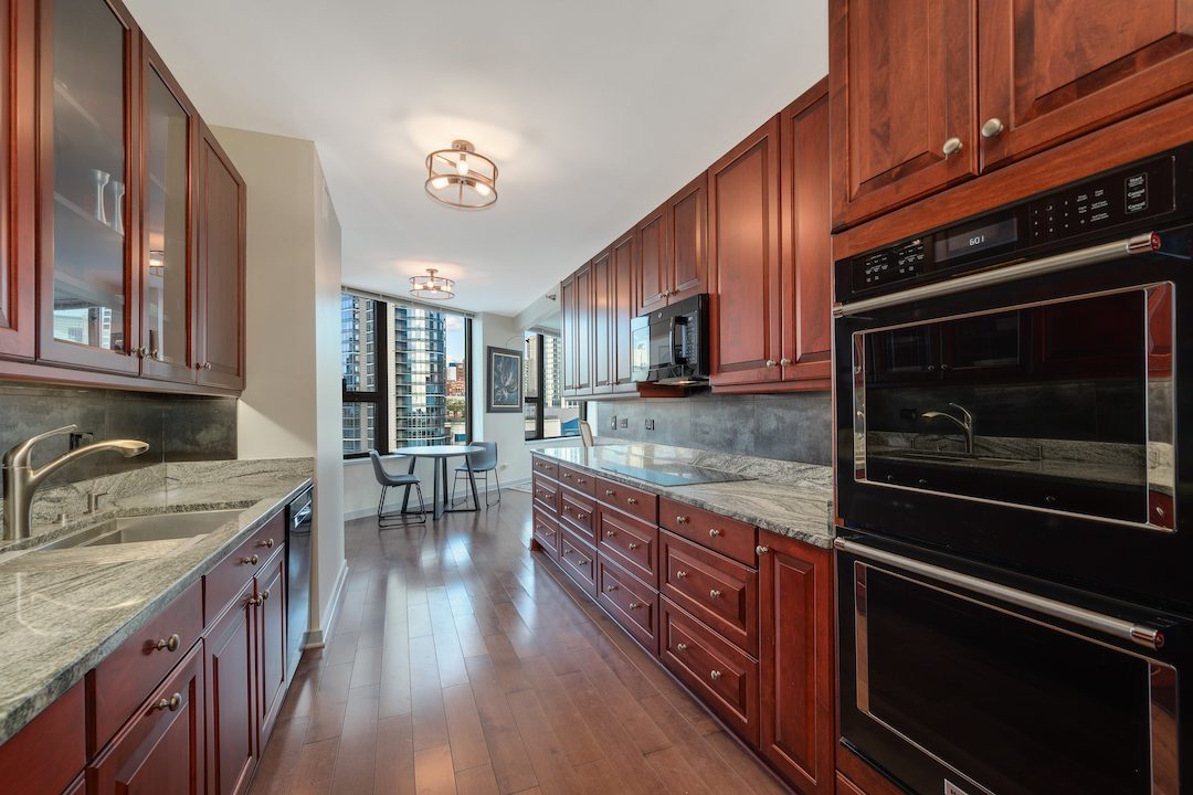 501 North Clinton Street, Unit 903 Chicago, IL 60654 - Photo 17 of 55