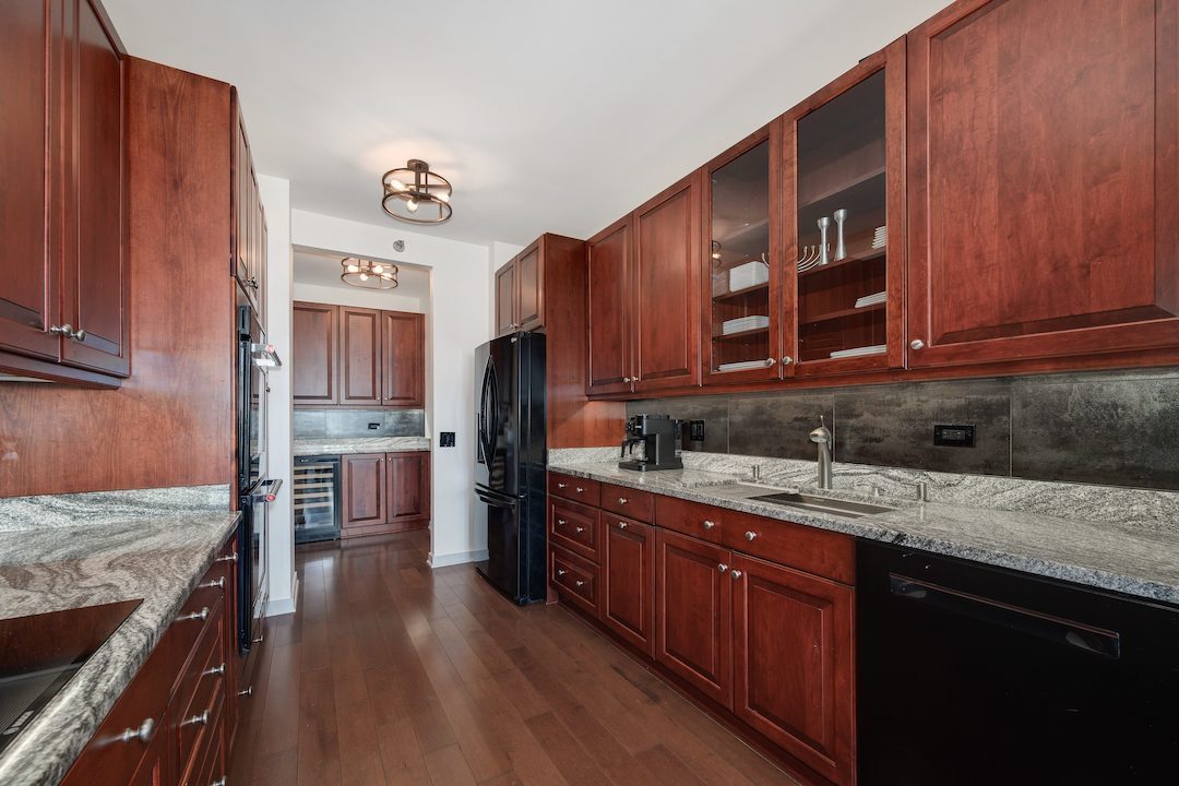 501 North Clinton Street, Unit 903 Chicago, IL 60654 - Photo 18 of 55