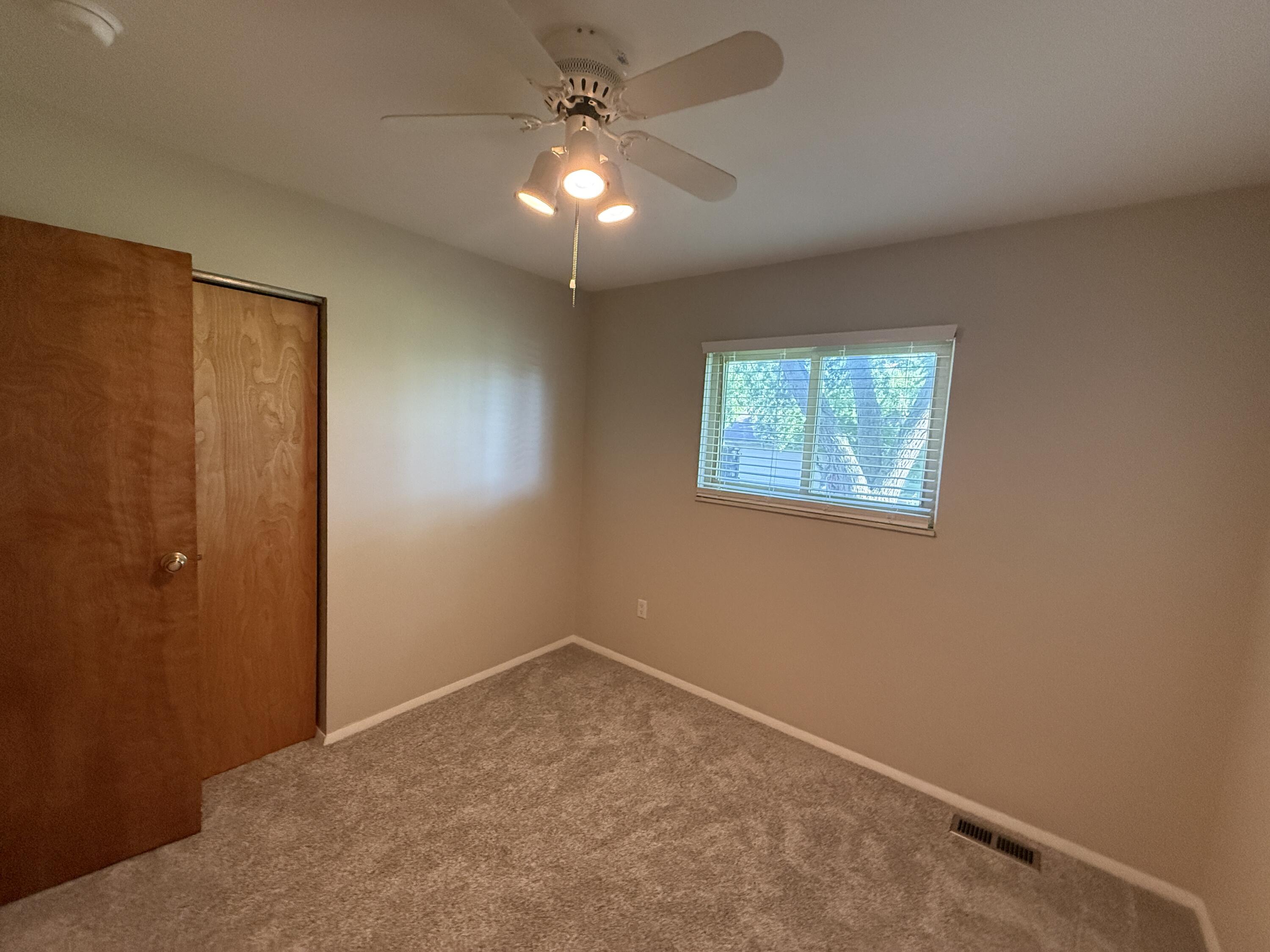 2060 Oakcrest Road Sterling Heights, MI 48310 - Photo 16 of 18 15