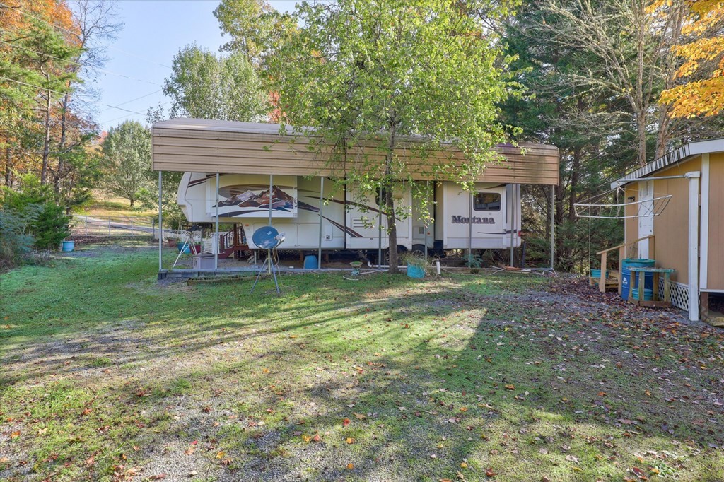 1894 Bluff Mountain Road Sevierville, TN 37876 - Photo 4 of 25 Gallery Image 4
