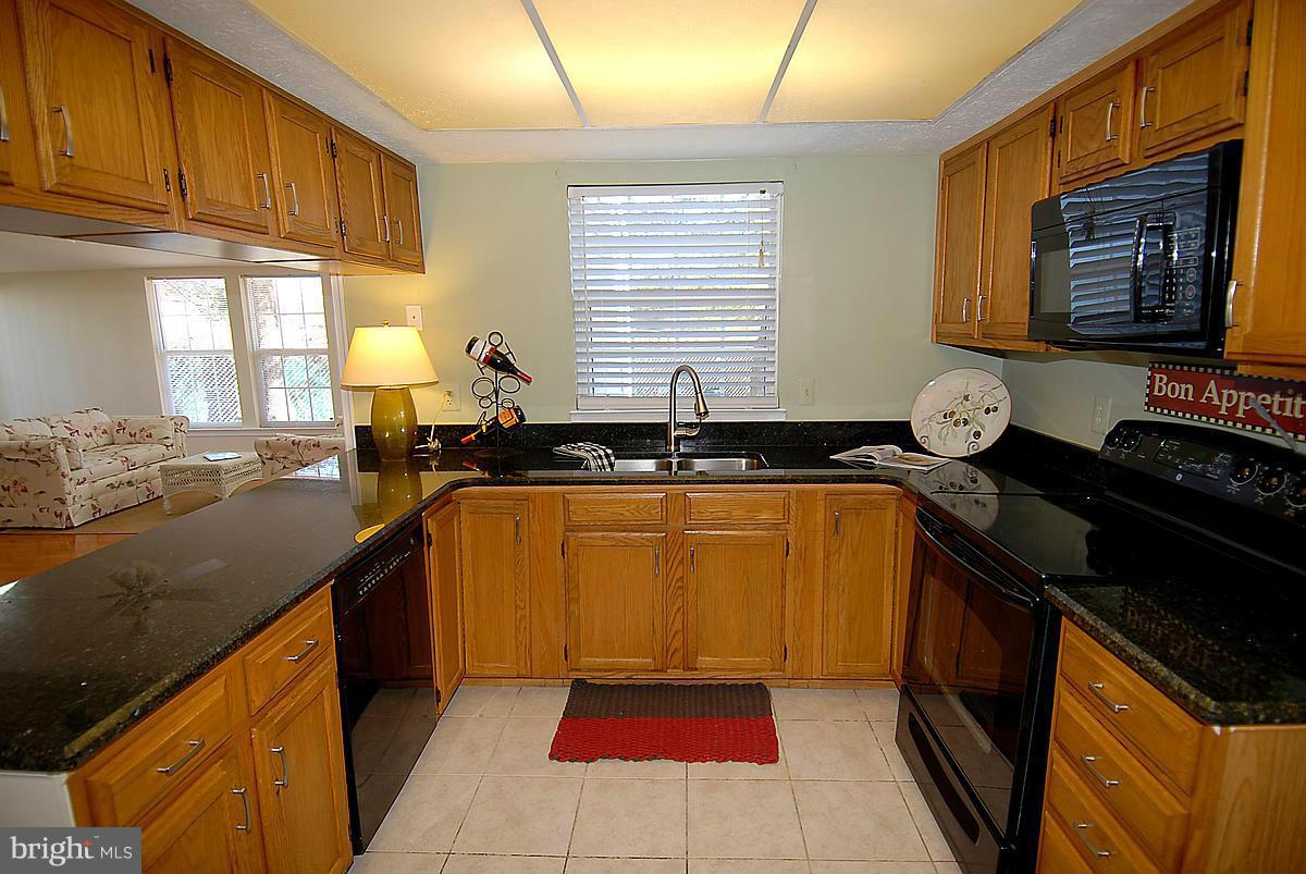 7609 Croydon Place Manassas, VA 20109 - Photo 11 of 30 Kitchen