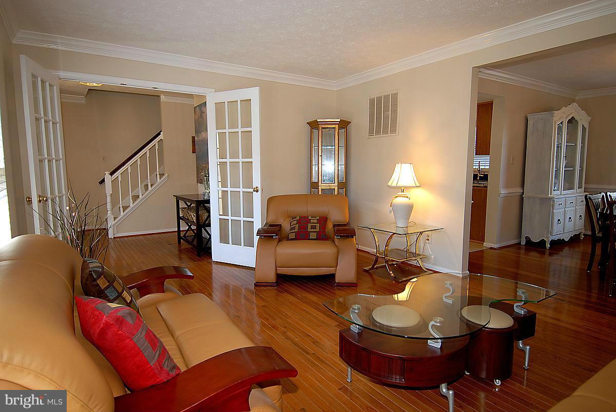 7609 Croydon Place Manassas, VA 20109 - Photo 5 of 30 Living Room
