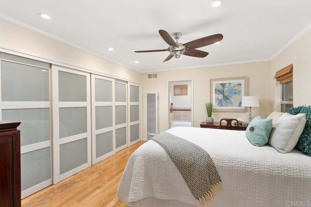 240 Pacific Avenue Carlsbad, CA 92008 - Photo 12 of 27