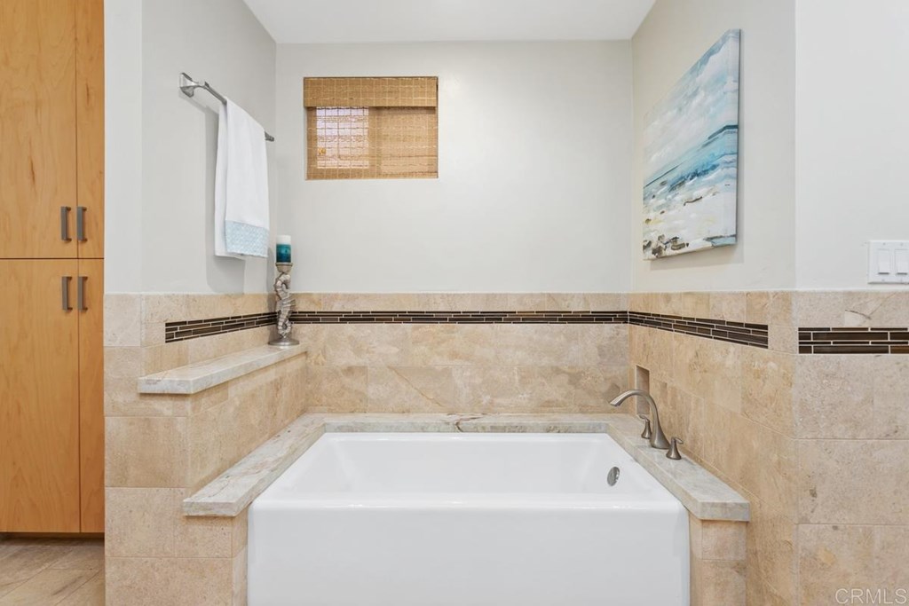 240 Pacific Avenue Carlsbad, CA 92008 - Photo 14 of 27