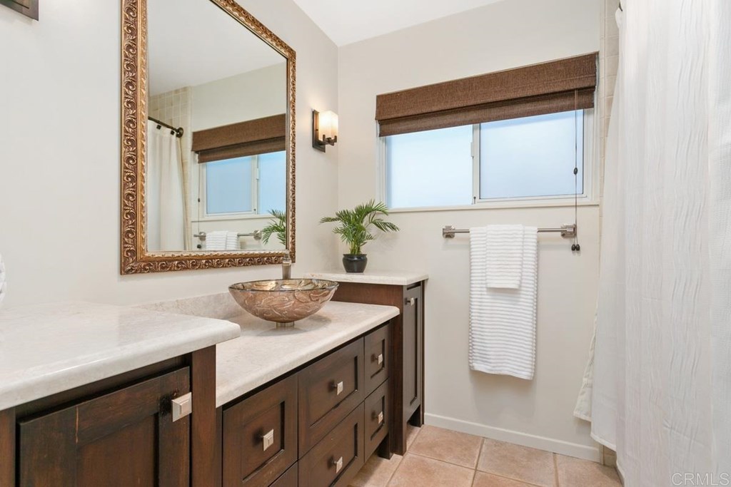 240 Pacific Avenue Carlsbad, CA 92008 - Photo 16 of 27