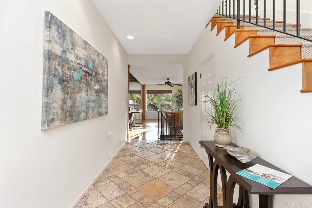 240 Pacific Avenue Carlsbad, CA 92008 - Photo 4 of 27