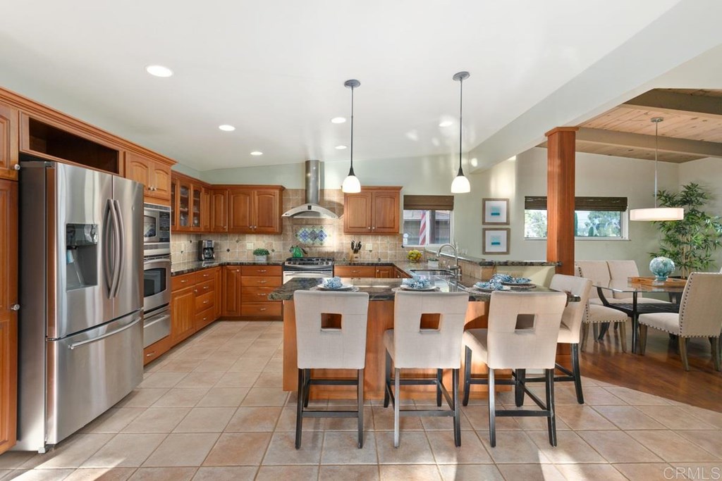 240 Pacific Avenue Carlsbad, CA 92008 - Photo 8 of 27