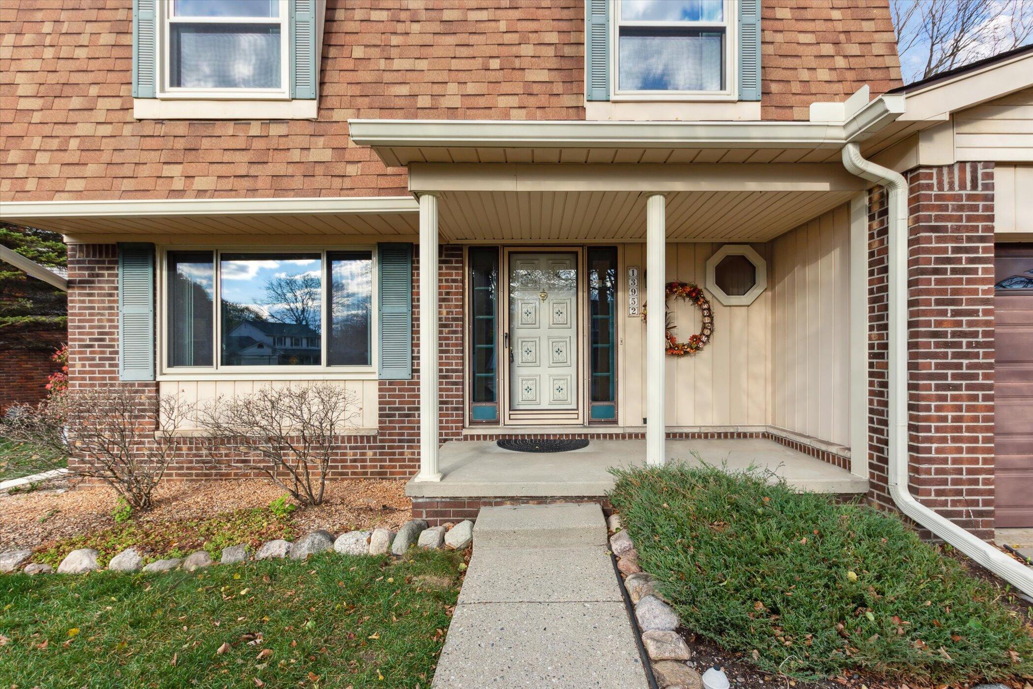 13952 Riverside Drive Livonia, MI 48154 - Photo 3 of 49 04-13952-Riverside-Dr-Livonia-MI-48154-W