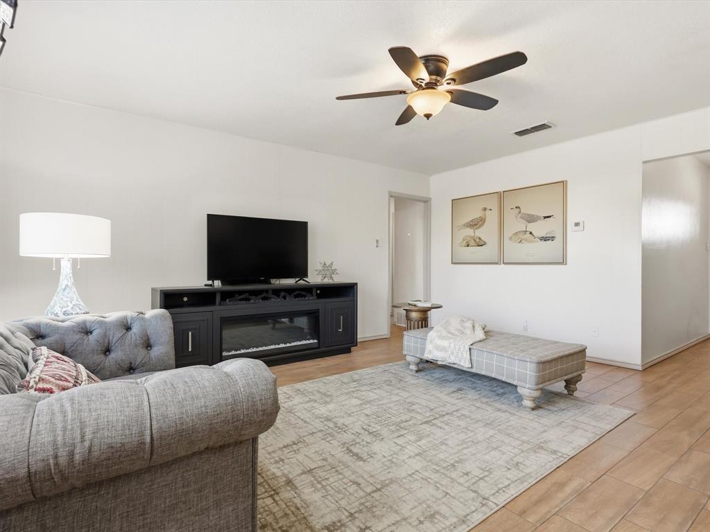 1105 Springdale Road Bedford, TX 76021 - Photo 11 of 40