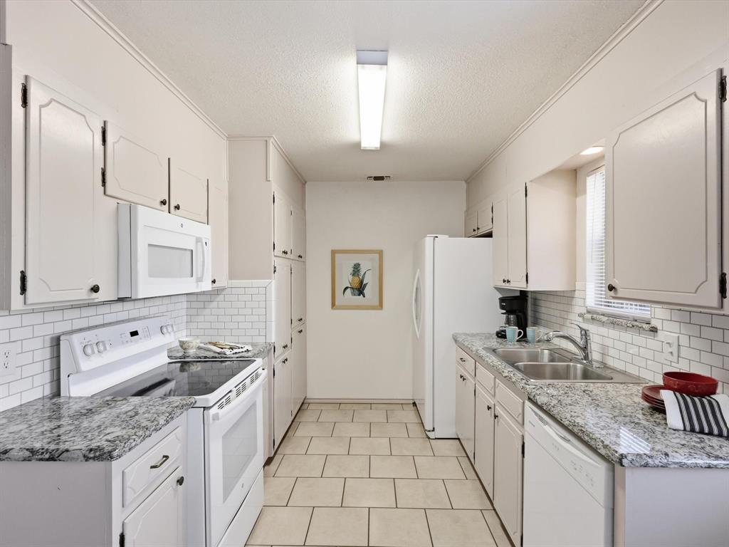 1105 Springdale Road Bedford, TX 76021 - Photo 14 of 40