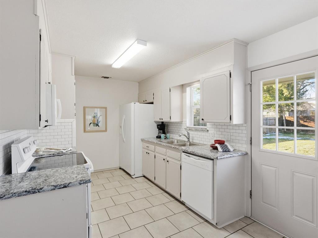 1105 Springdale Road Bedford, TX 76021 - Photo 15 of 40