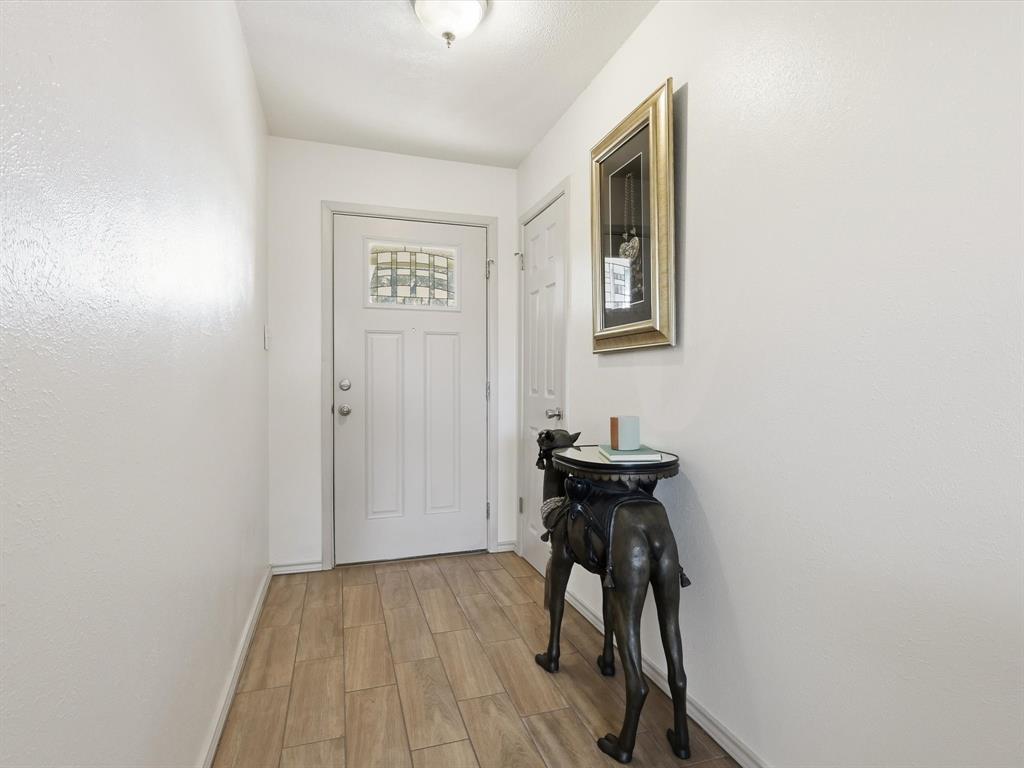 1105 Springdale Road Bedford, TX 76021 - Photo 5 of 40