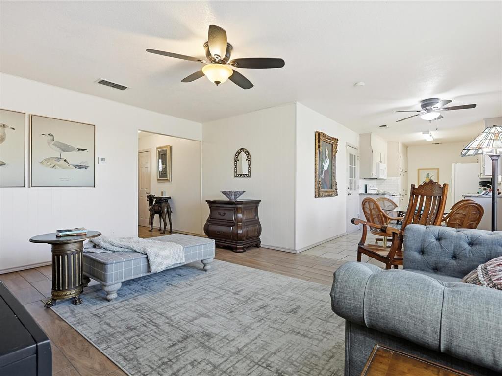 1105 Springdale Road Bedford, TX 76021 - Photo 9 of 40