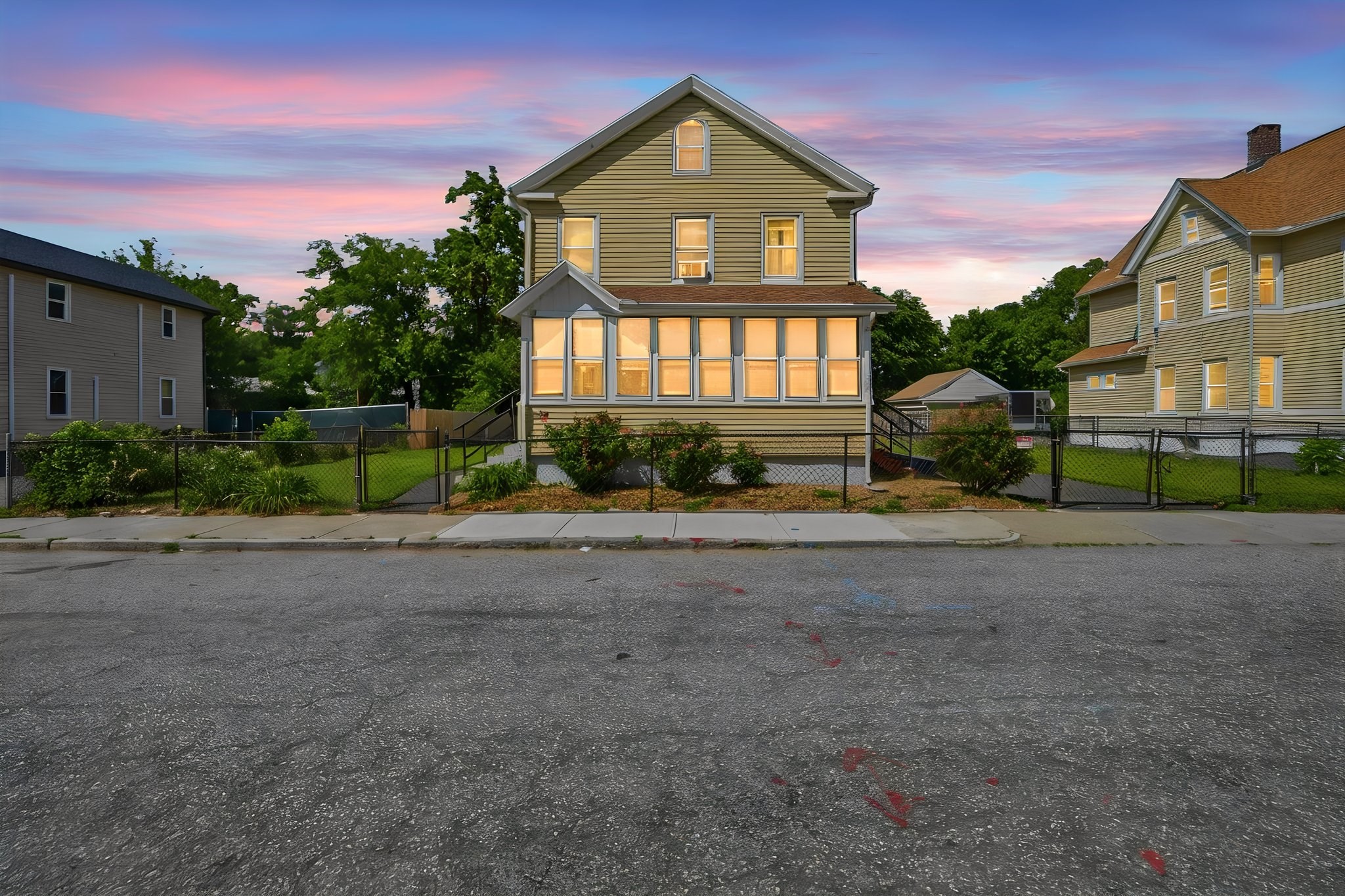 34 Ashley Street Springfield, MA 01105 - Photo 2 of 37 Gallery Image 2