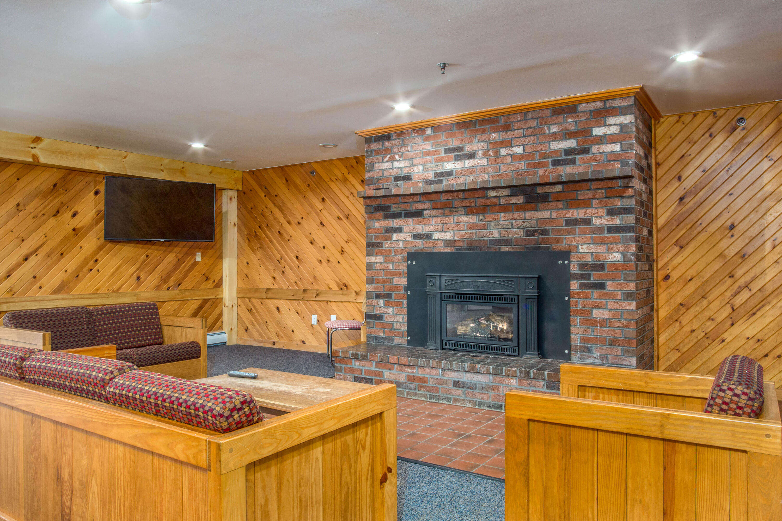 10 Brookside Drive, Unit 1B308 Newry, ME 04261 - Photo 26 of 27 Brookside Common Room (2)