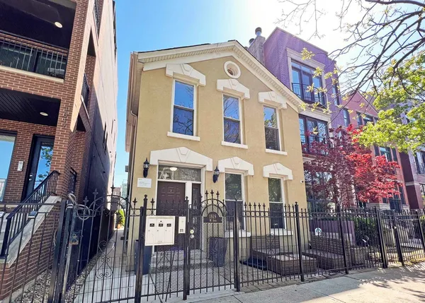 $1,850 | 1819 West Iowa Street, Unit 1R, Chicago, IL 60622