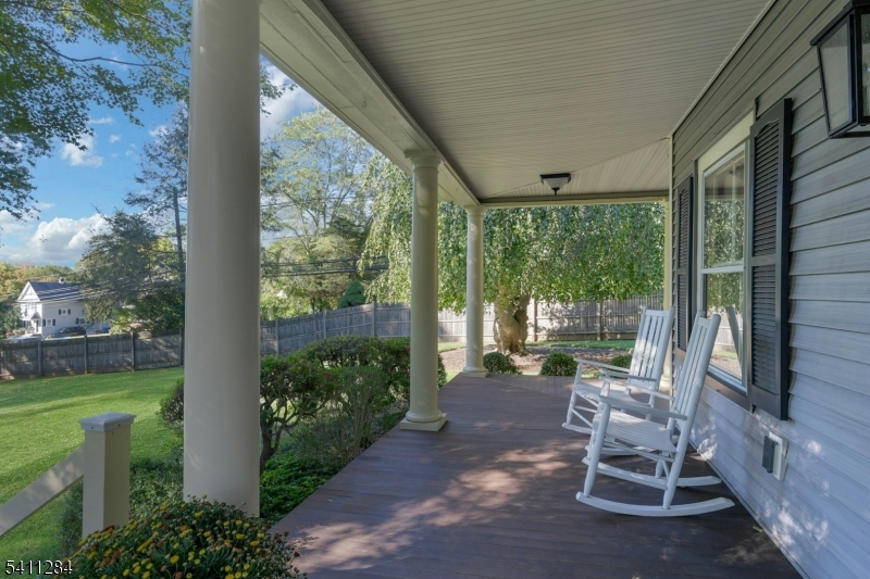 29 Evergreen Lane Watchung, NJ 07069 - Photo 4 of 48