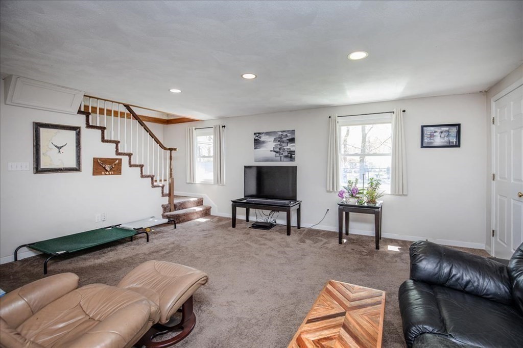 33 Coolidge Road Danvers, MA 01923 - Photo 18 of 28 Gallery Image 18