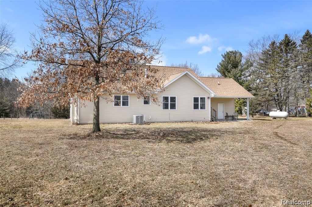 5055 Pleasant Lake Road Howell, MI 48843 - Photo 30 of 35
