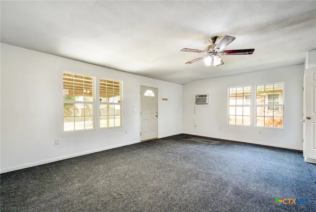 $250,000 | 121 Hillcrest Drive, Luling, TX 78648