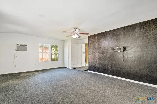 $250,000 | 121 Hillcrest Drive, Luling, TX 78648