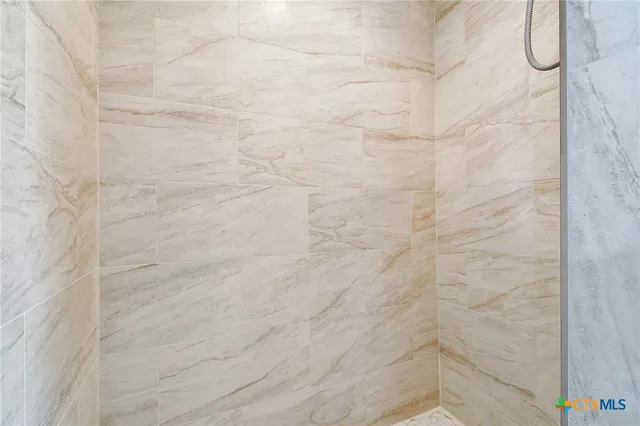 $250,000 | 121 Hillcrest Drive, Luling, TX 78648