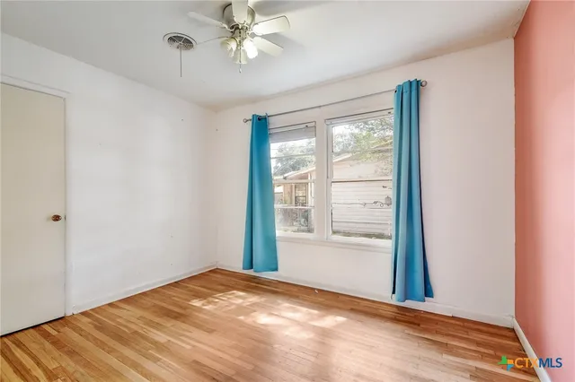 $250,000 | 121 Hillcrest Drive, Luling, TX 78648