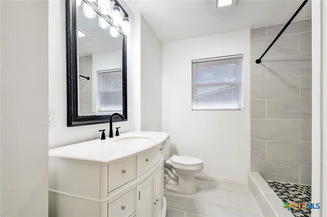 $250,000 | 121 Hillcrest Drive, Luling, TX 78648