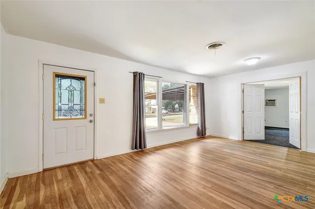 $250,000 | 121 Hillcrest Drive, Luling, TX 78648