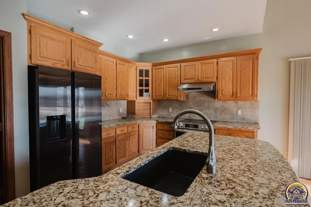 $414,900 | 3807 Southwest Trevino Court, Topeka, KS 66610