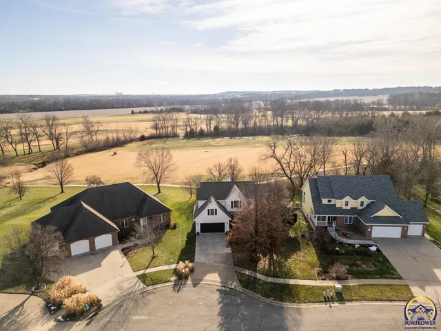 $414,900 | 3807 Southwest Trevino Court, Topeka, KS 66610