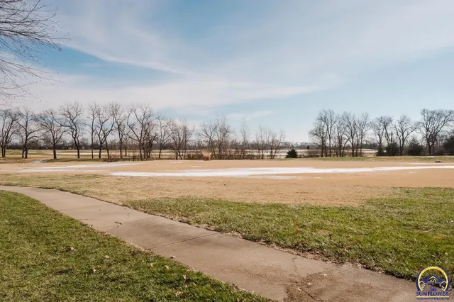 $414,900 | 3807 Southwest Trevino Court, Topeka, KS 66610