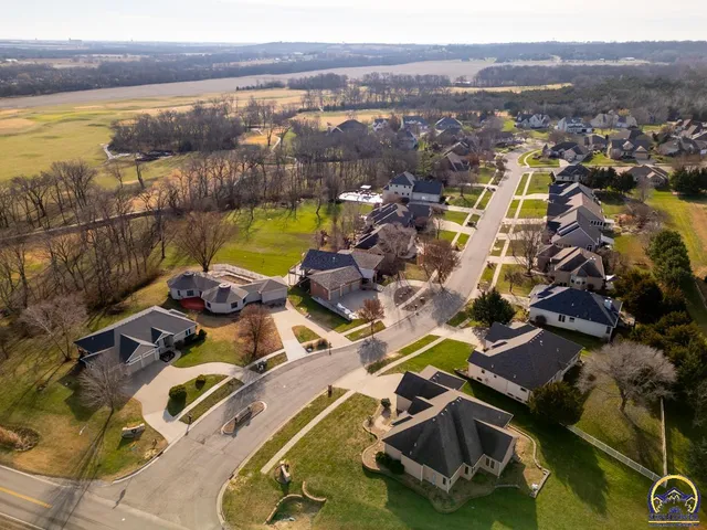 $414,900 | 3807 Southwest Trevino Court, Topeka, KS 66610