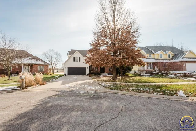 $414,900 | 3807 Southwest Trevino Court, Topeka, KS 66610