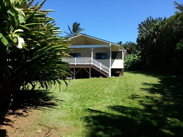 570 West Kuiaha Road, Unit 1 Haiku, HI 96708 - Photo 7 of 27 a front view of a house with a yard