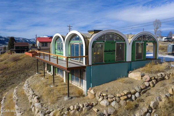 a view of multiple houses with a yard